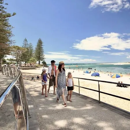 Spacious Apartment, Walk To Kings Beach Caloundra Exterior photo