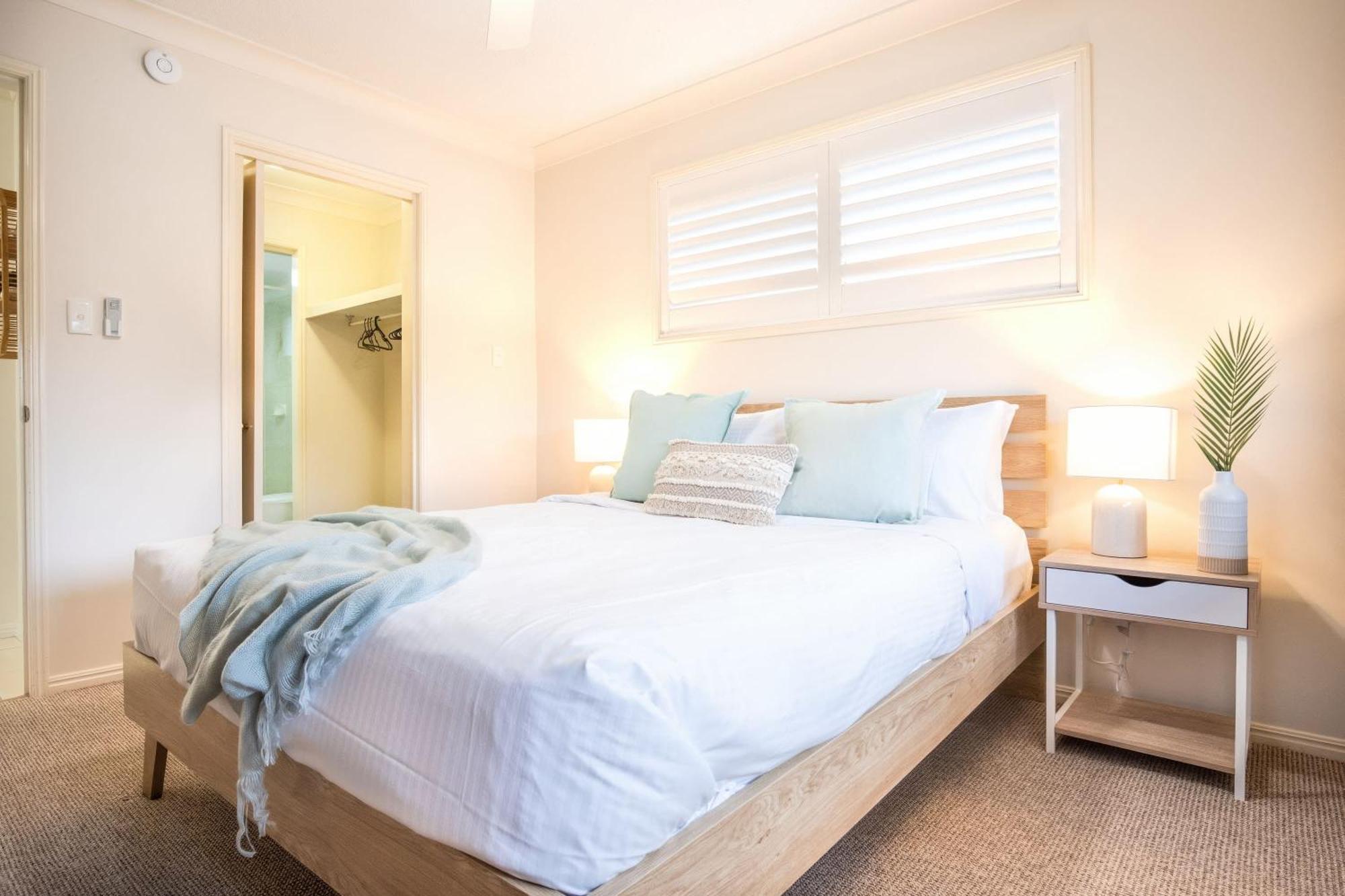 Spacious Apartment, Walk To Kings * Caloundra
