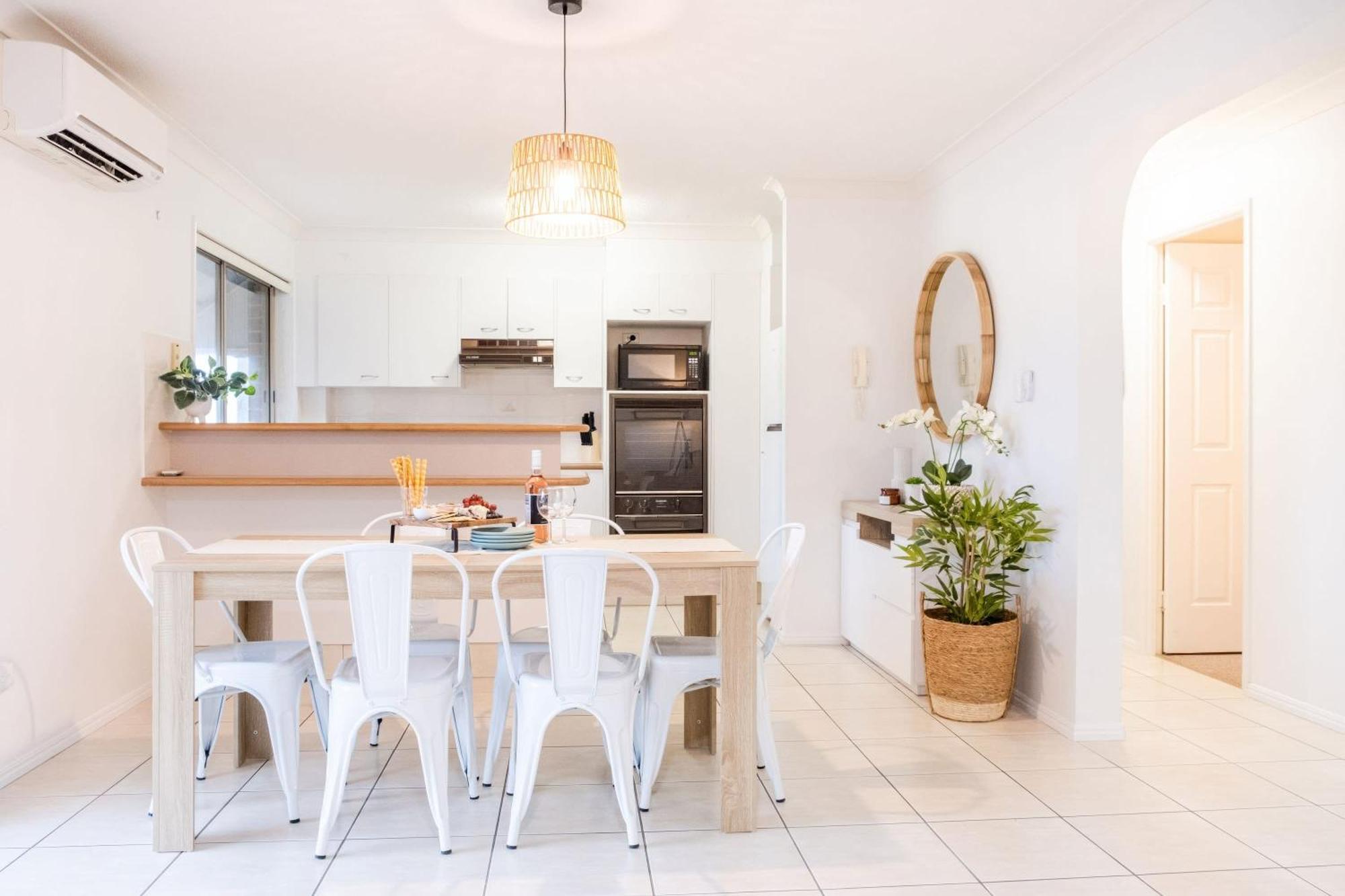 Spacious Apartment, Walk To Kings Apartment *